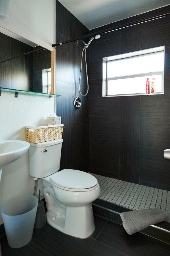 Lambert Family Beach Apartments - Unit 1 Fort Lauderdale Bagian luar foto